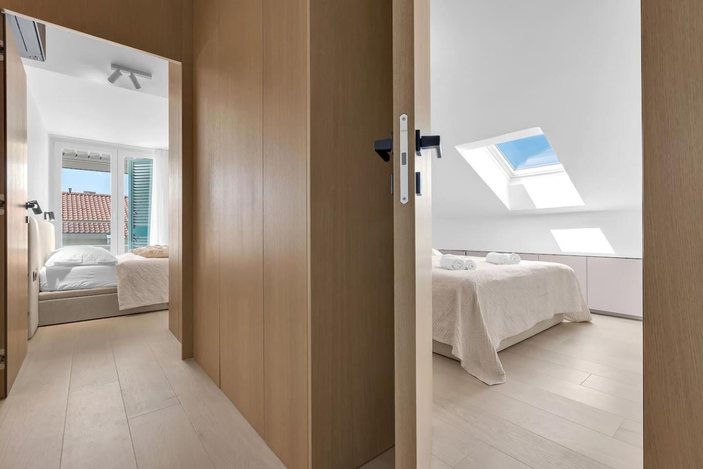 Penthouse Nikolina-50m To Beach! - Exklusiv Lägenhet *