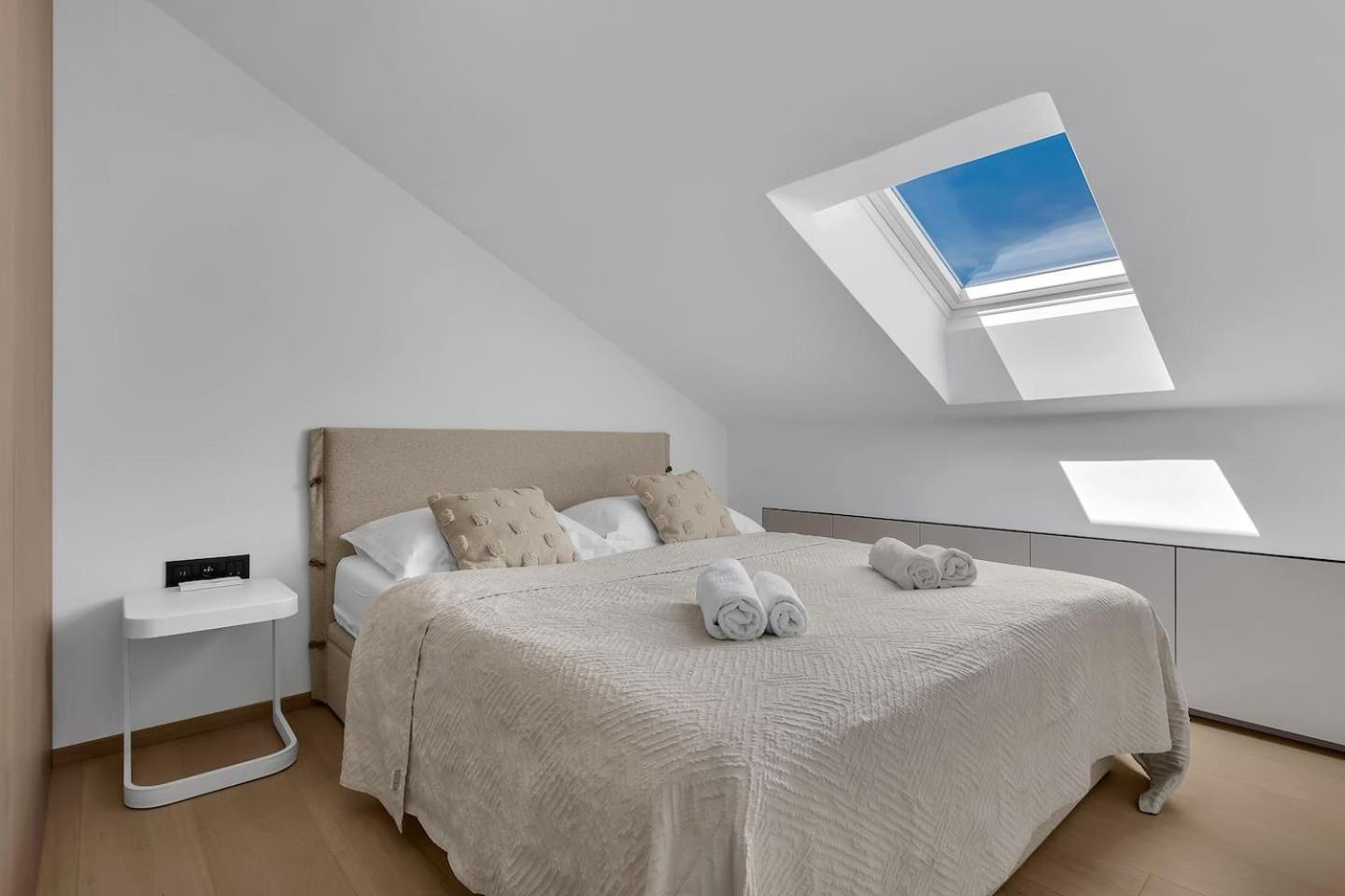 Penthouse Nikolina-50m To Beach! - Exklusiv *