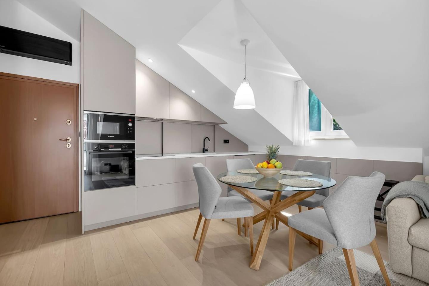 Lägenhet Penthouse Nikolina-50m To Beach! - Exklusiv