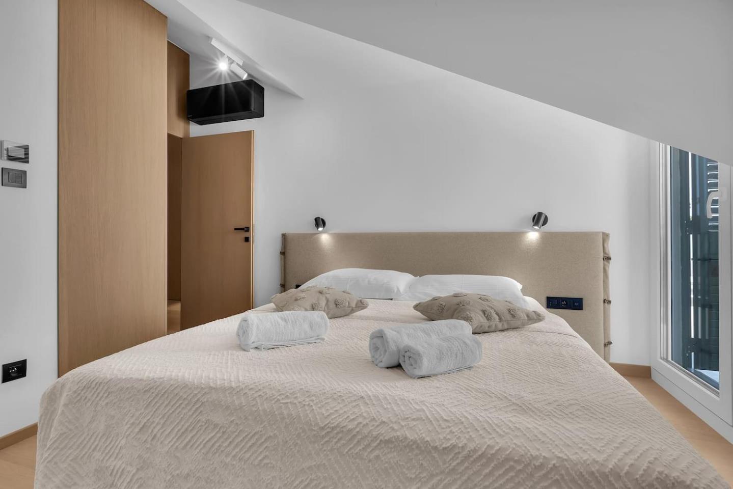 Penthouse Nikolina-50m To Beach! - Exklusiv